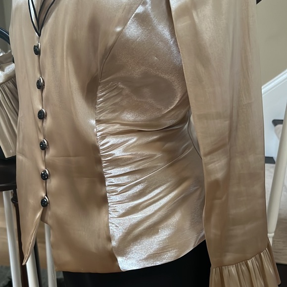 Very elegant top. Size 14 - Picture 7 of 15